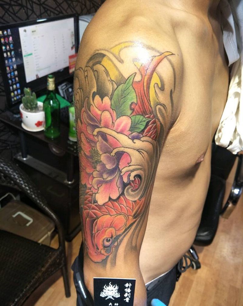 彩色锦鲤纹身图片_肩部传统动物成品纹身图案