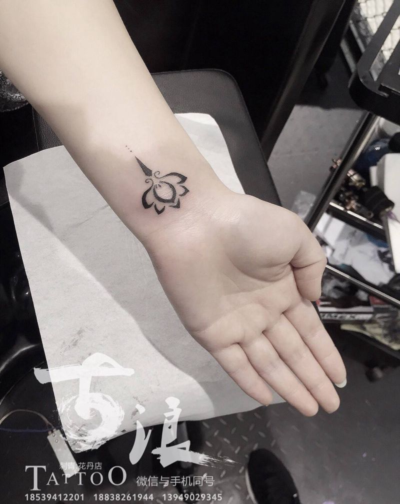 莲花纹身图片_成品植物纹身图案