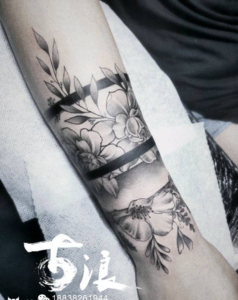 素花臂环纹身图片_手臂点刺纹身图案