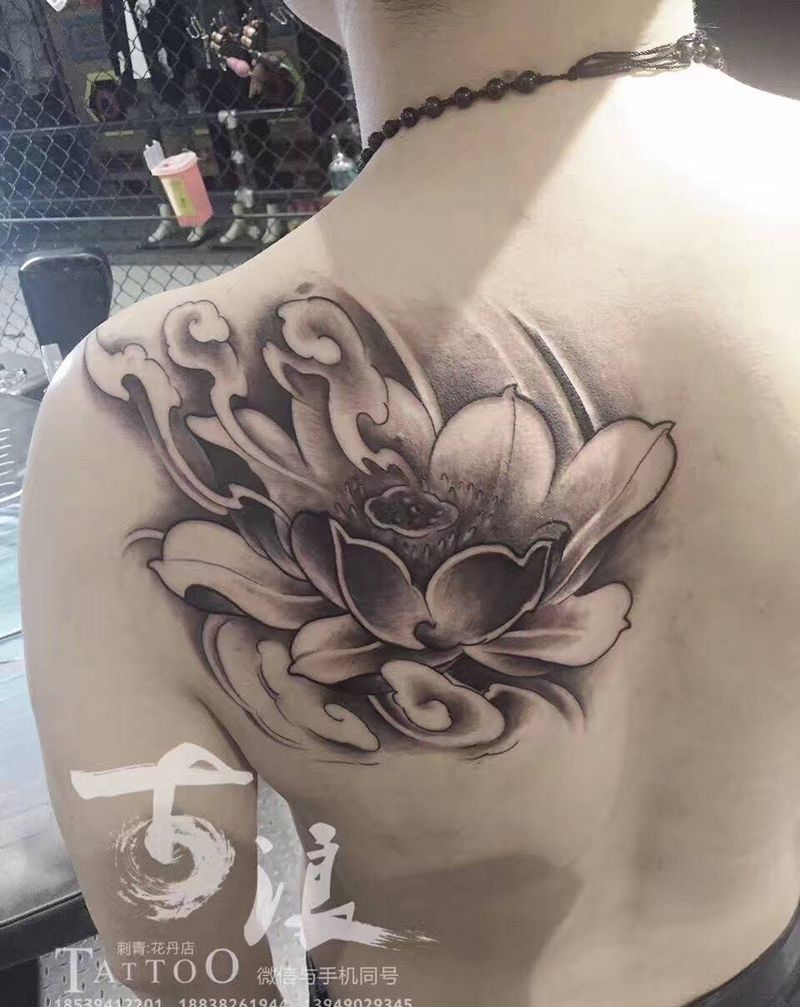 肩胛骨 莲花纹身图片_成品纹身图案