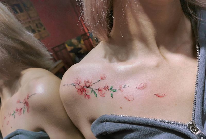 肩花纹身图片_肩部颈部水彩欧美写实肩花清新纹身图案