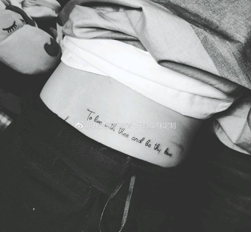 原创英文纹身图片_腰部背部花体字原创英文纹身图案