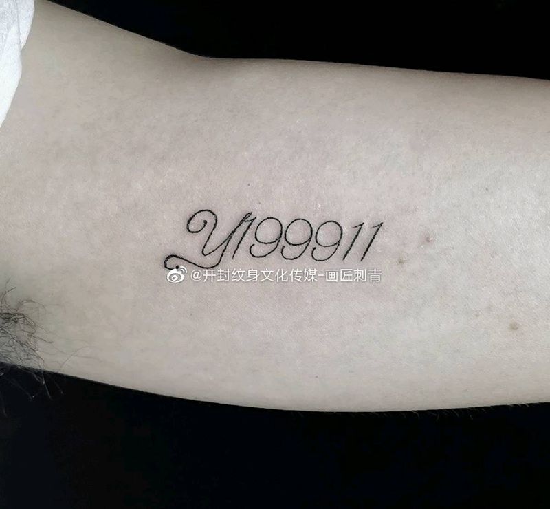 英文纹身图片_手臂花体字情侣字母英文纹身图案