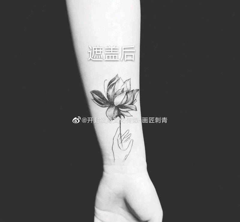 疤痕遮盖纹身图片_手臂水墨莲花遮盖中国风纹身图案