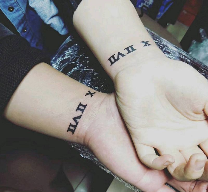 原创罗马数字纹身图片_手部清新字符情侣原创成品纹身图案