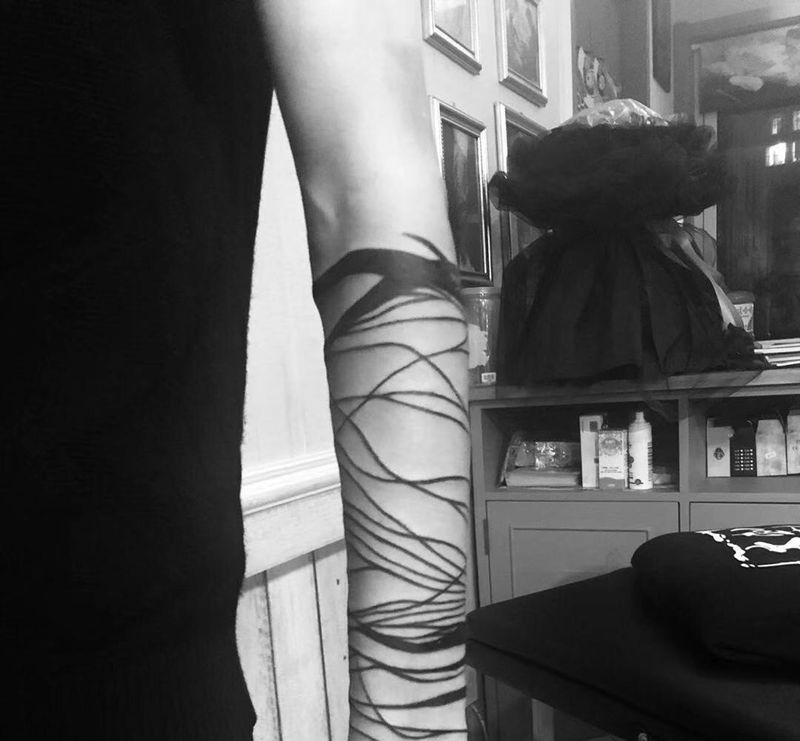 线条纹身图片_手臂手部纹身图案