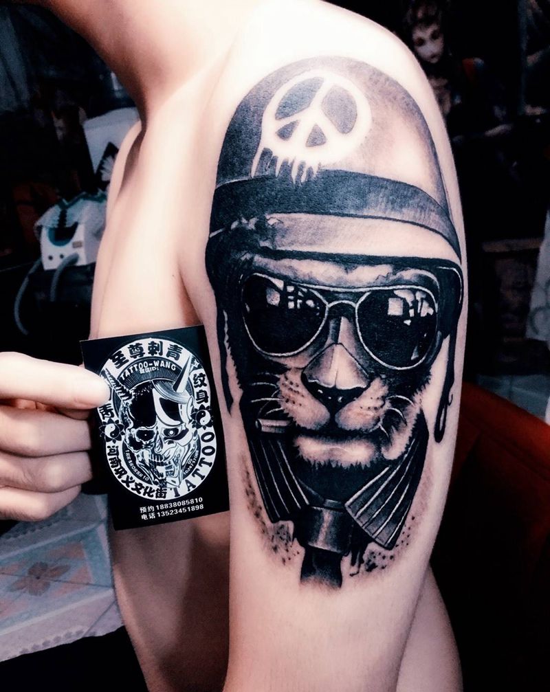 反战猫纹身图片_手臂欧美写实纹身图案