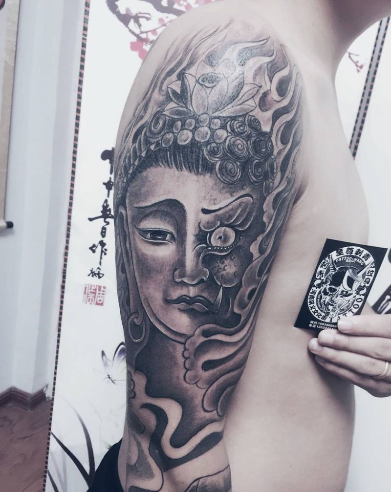 组合黑灰花臂纹身图片