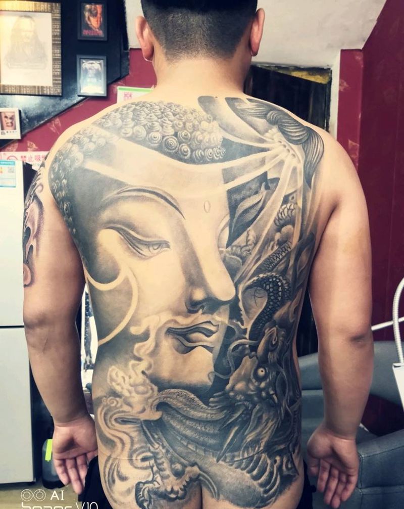 满背佛像纹身图片