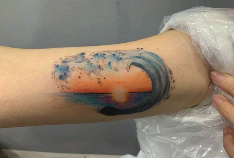 快乐和自由，向往的是大海纹身图片_手臂水墨New School纹身图案