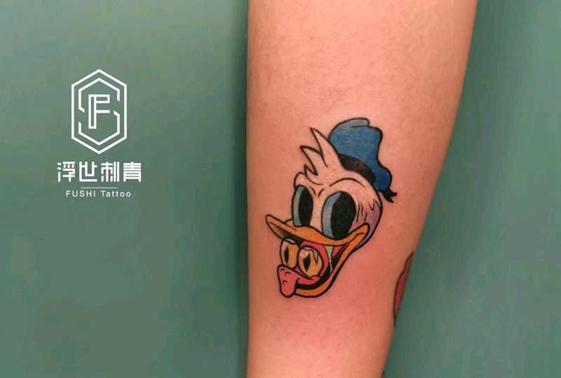 彩色小唐老鸭纹身图片_漫画人物纹身图案
