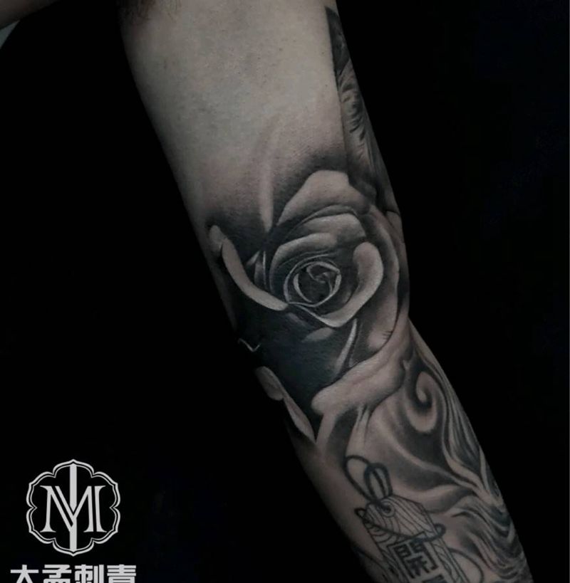 玫瑰纹身图片_欧美写实纹身图案