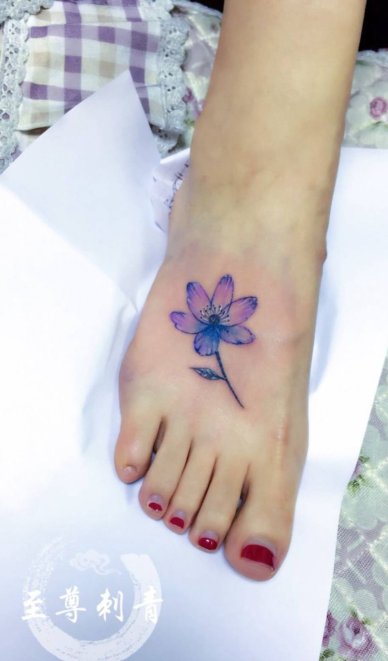 花儿纹身图片_脚部欧美写实纹身图案