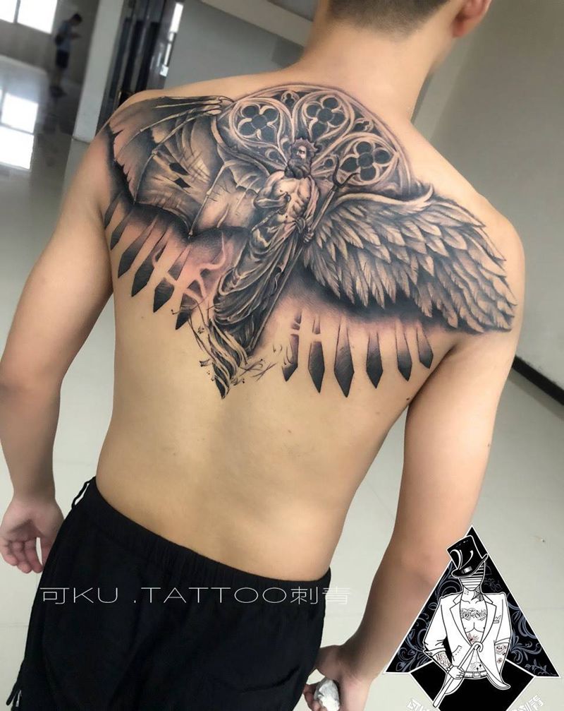 翅膀纹身图片_背部图腾欧美写实神话纹身图案