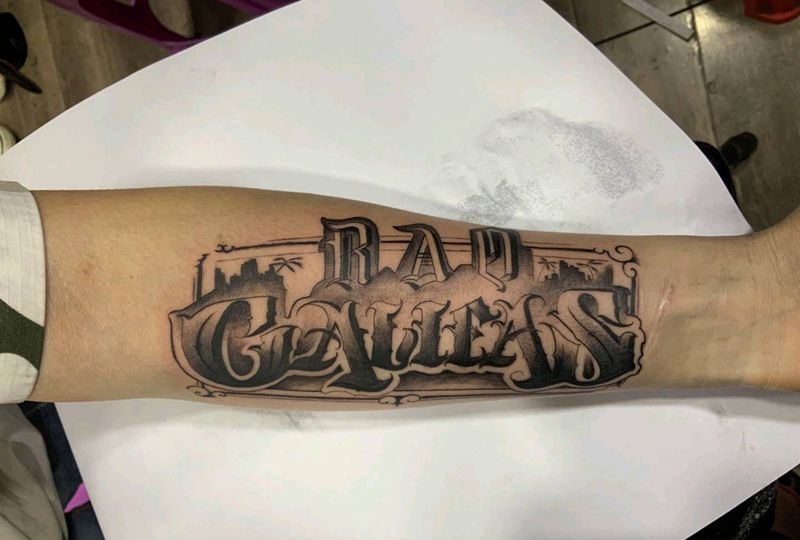 RAQ纹身图片_手部花体字纹身图案