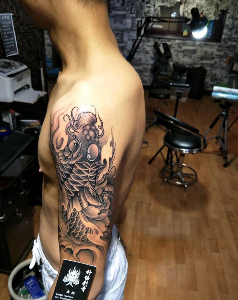 大臂鱼纹身图片_手臂传统动物成品纹身图案