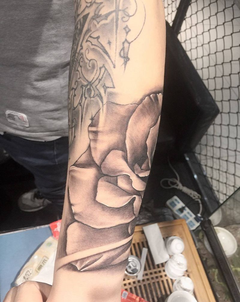 写实玫瑰纹身图片_写实纹身图案