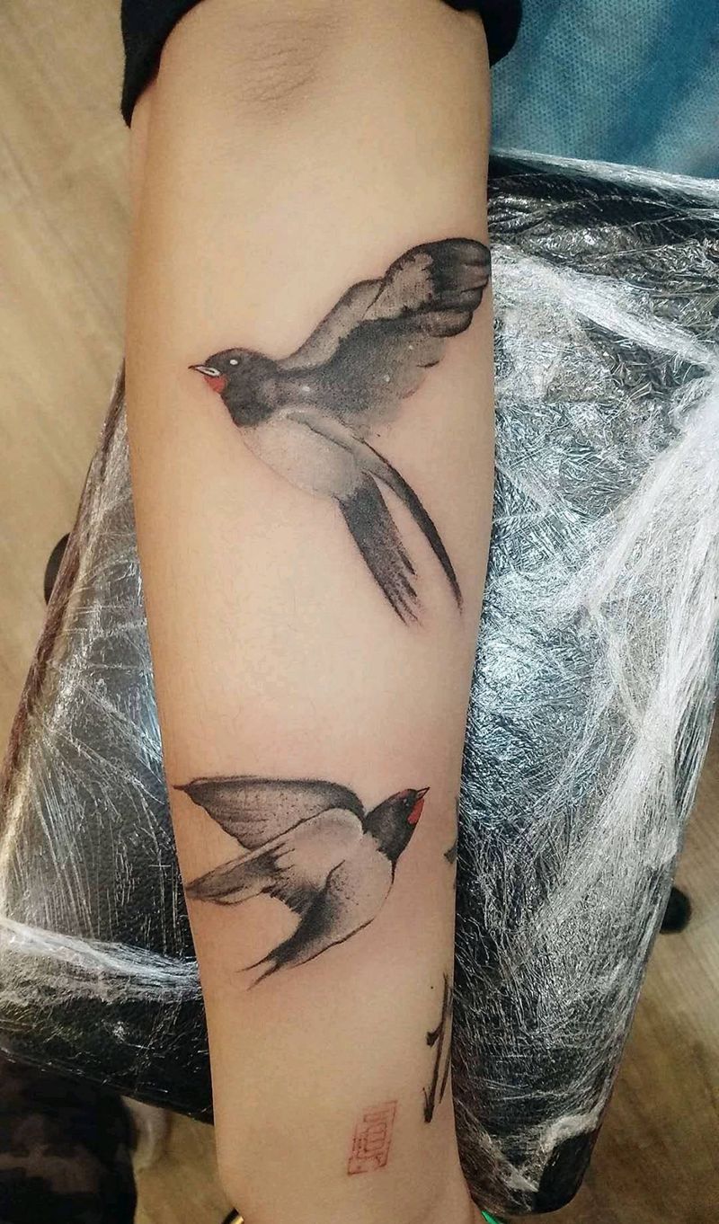 水墨燕子纹身图片