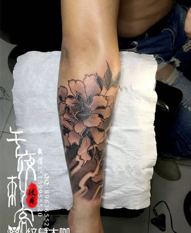 荷花纹身图片_成品手臂植物清新纹身图案