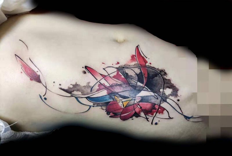 荷花纹身图片_腹部水彩荷花 遮盖纹身图案