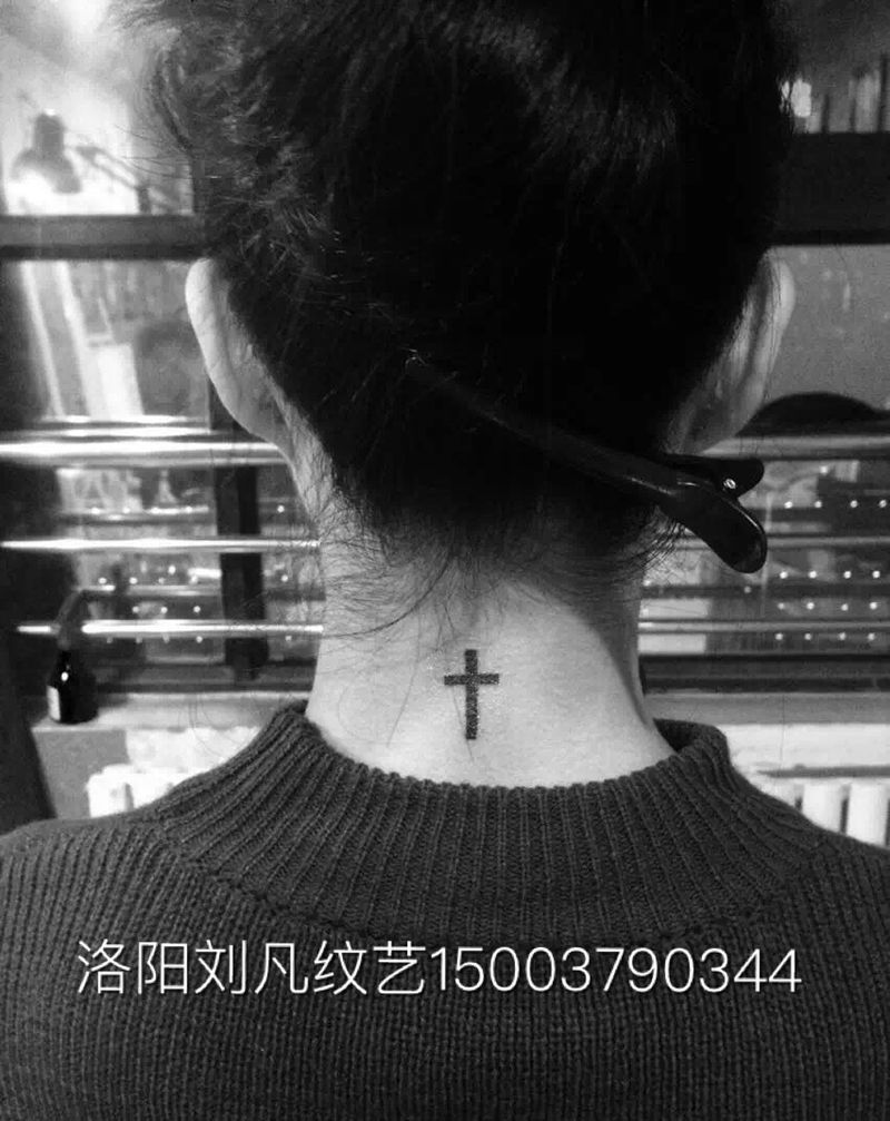 十字架纹身图片