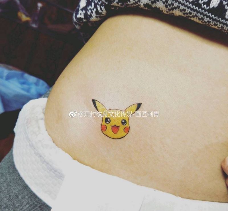 皮卡丘纹身图片_腹部腰部New School皮卡丘情侣可爱纹身图案