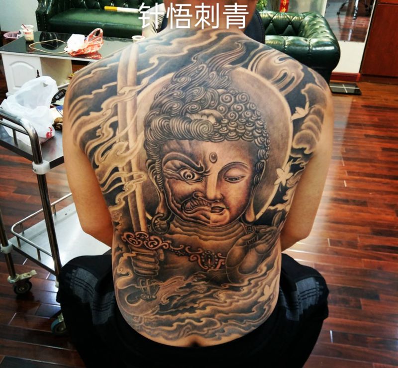 明王与佛纹身图片_背部新传统纹身图案