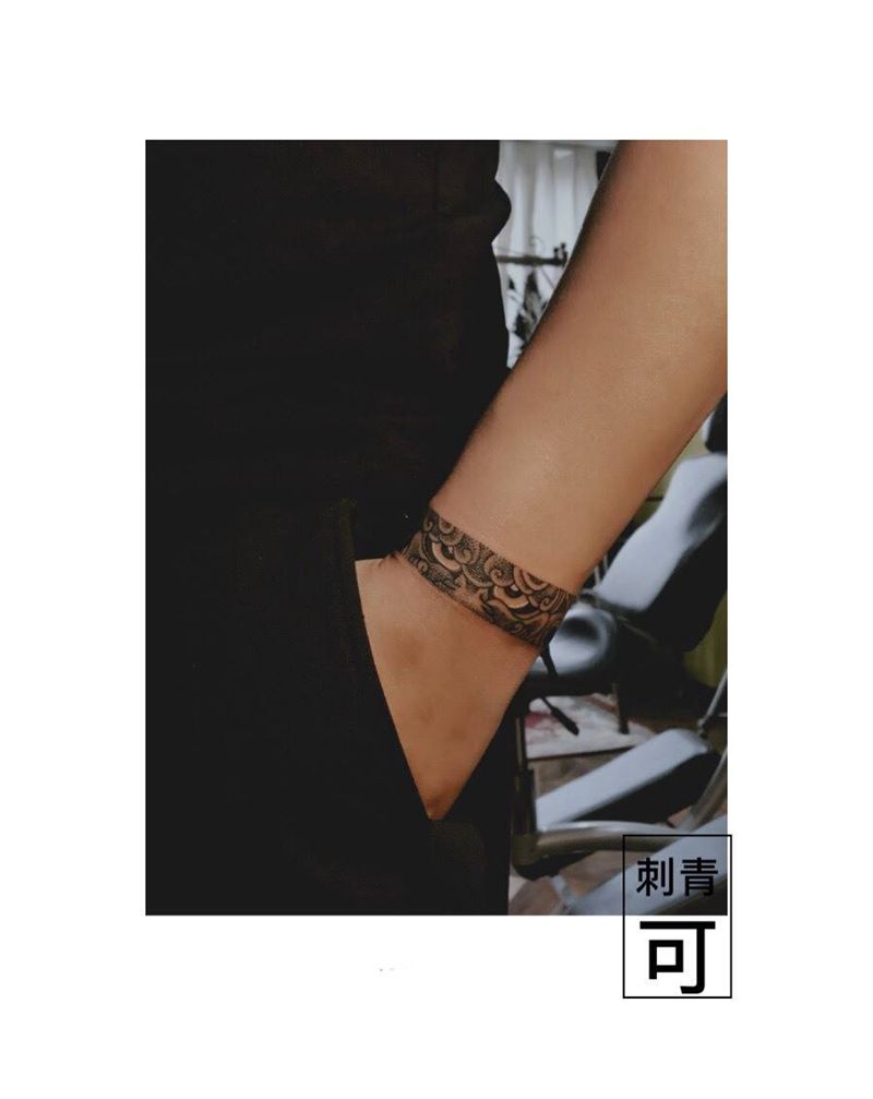 狮面祥云纹身图片