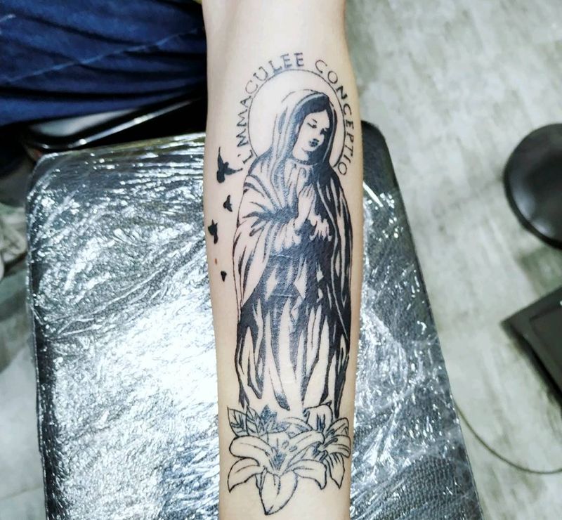 圣母玛利亚纹身图片_手臂New School纹身图案