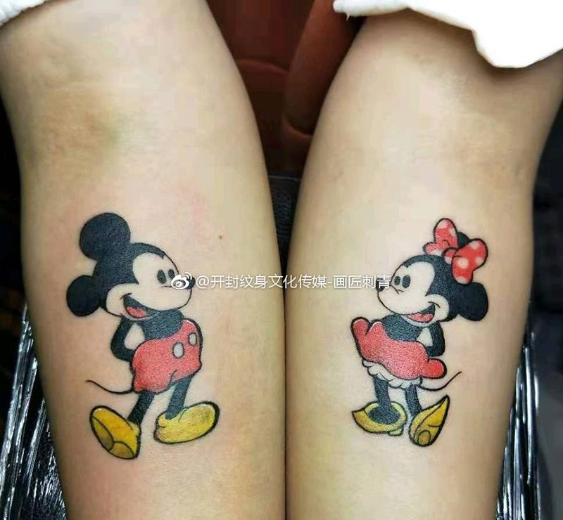 米奇米妮纹身图片_手部手臂New School米奇米妮情侣纹身图案