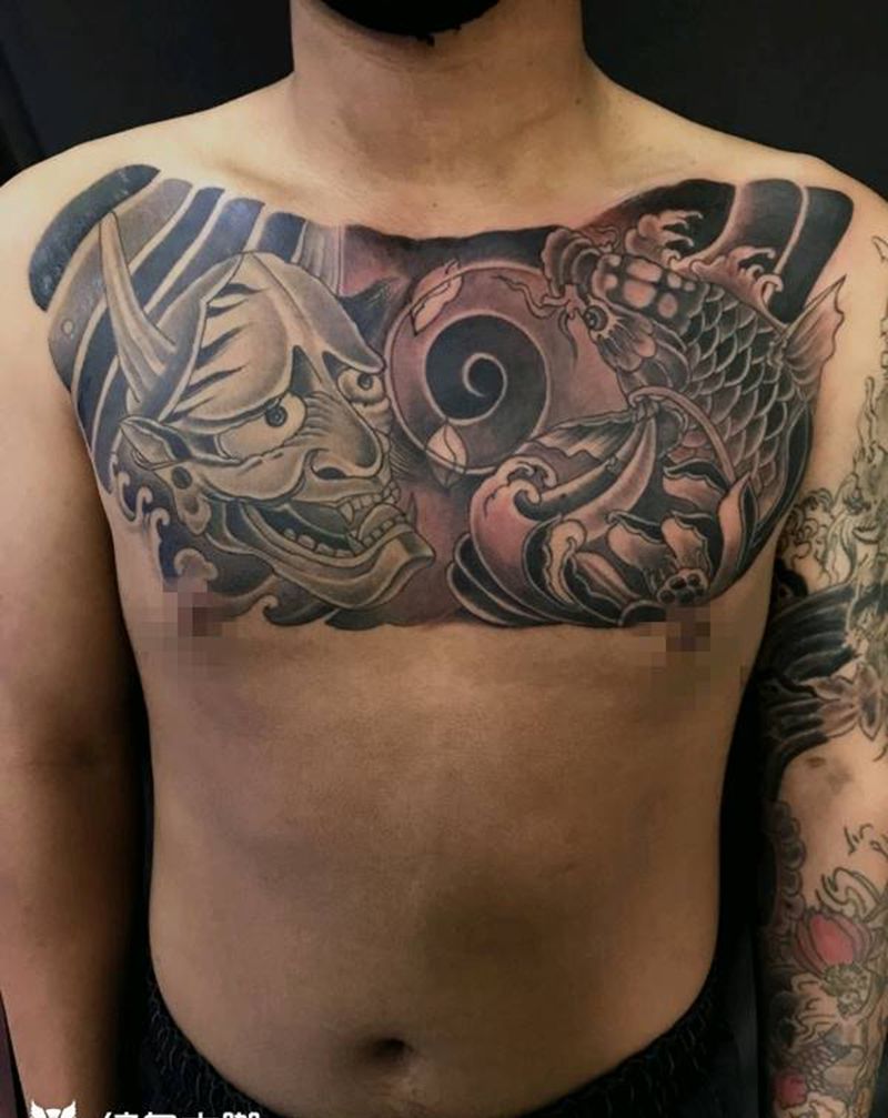 花胸般若鲫鱼纹身图片_新传统纹身图案