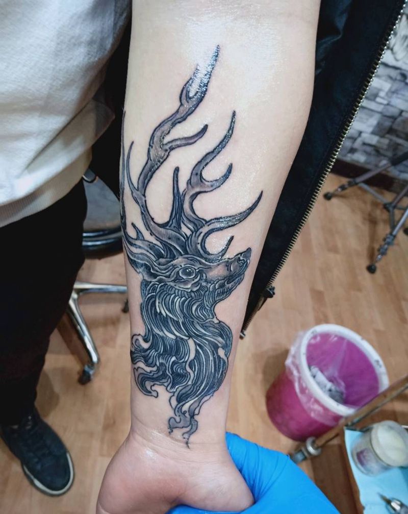 鹿头纹身图片_手臂新传统纹身图案