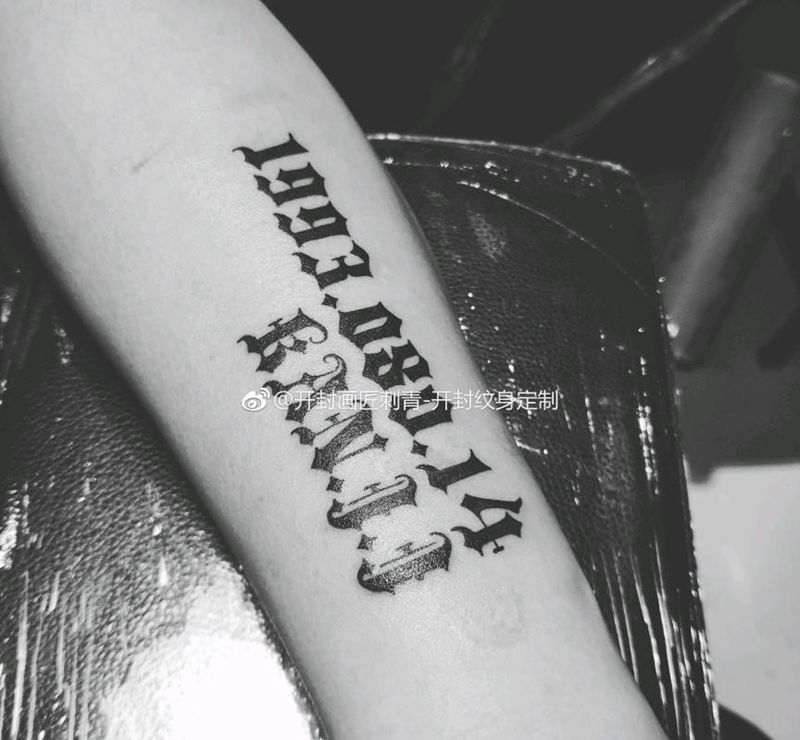 数字＋英文纹身图片_手部手臂花体字图腾英文数字纹身图案