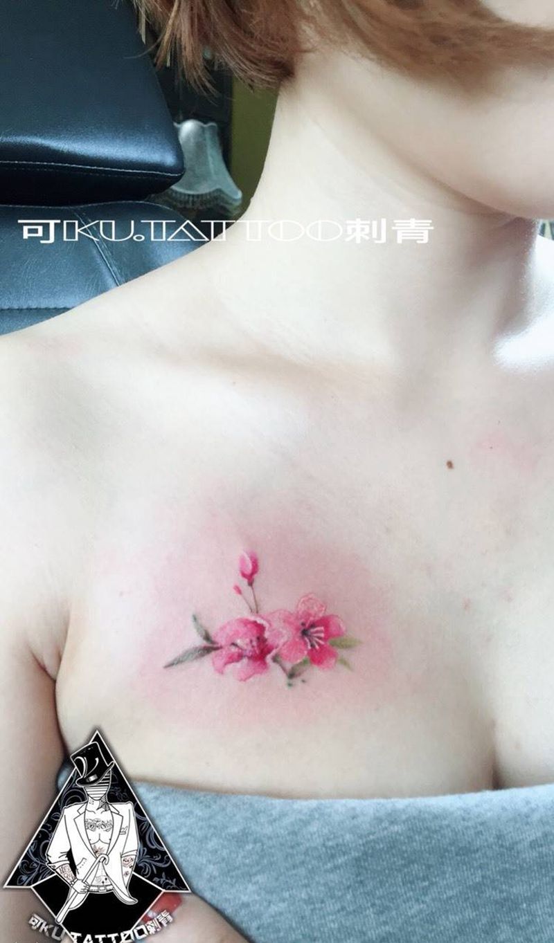 樱花纹身图片_成品胸部清新植物纹身图案