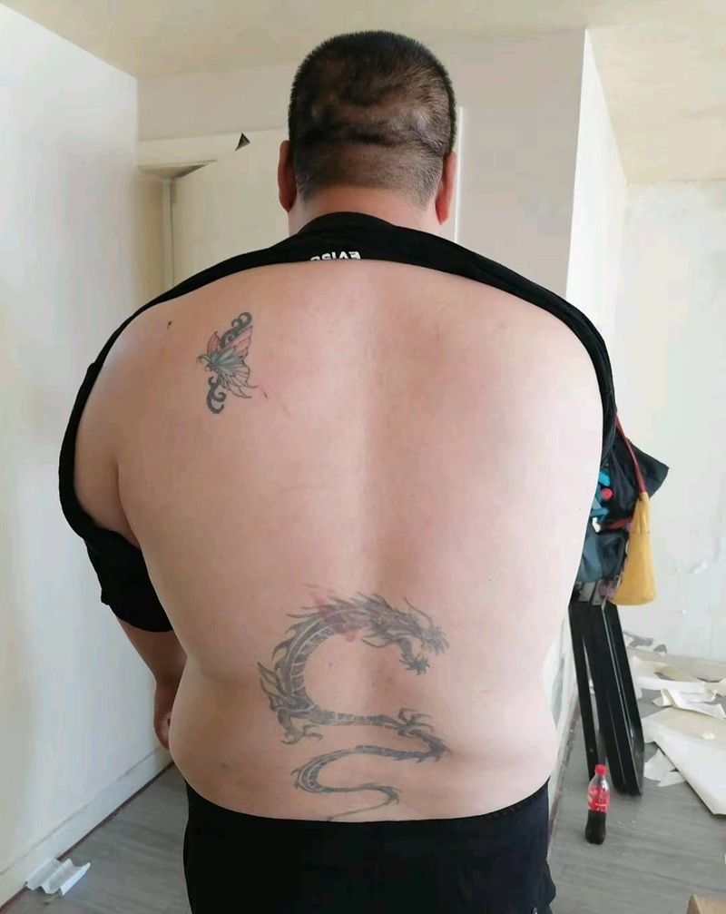 水墨山水遮盖纹身图片_背部水墨遮盖水墨风山水纹身图案