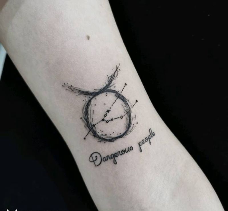 原创金牛座♉纹身图片_手臂水墨点刺金牛座星座纹身图案