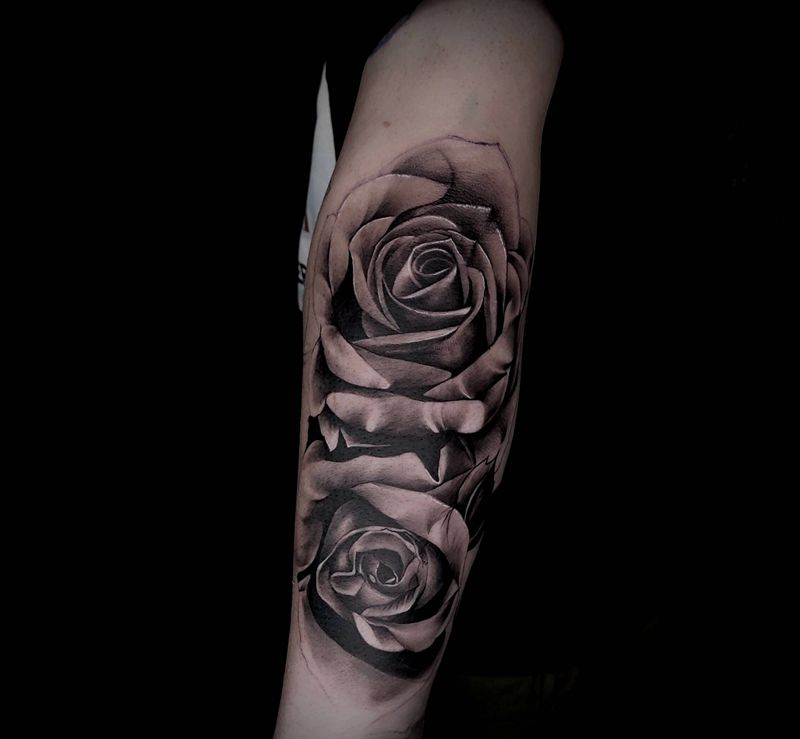 写实玫瑰纹身图片_欧美写实纹身图案