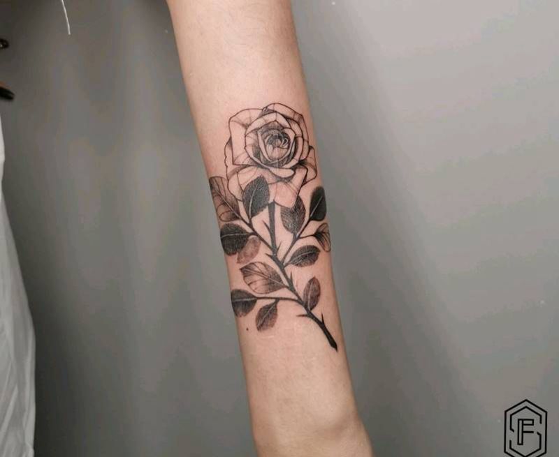 素花玫瑰纹身图片_手臂玫瑰素花纹身图案