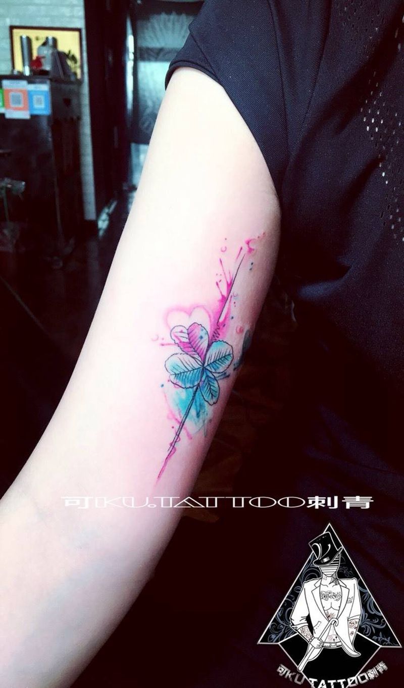 水彩纹身图片_手臂清新写实植物纹身图案