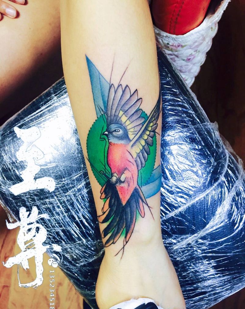 鸟纹身图片_手臂几何水彩纹身图案