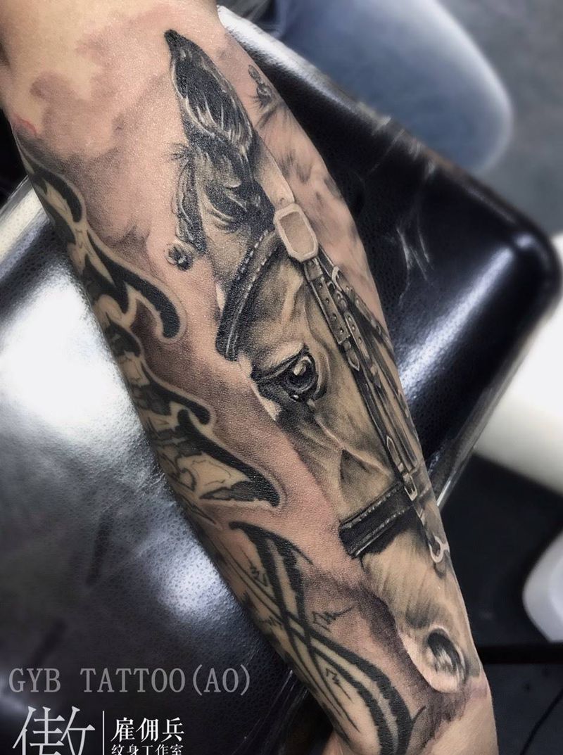 马纹身图片_手臂欧美写实马纹身图案
