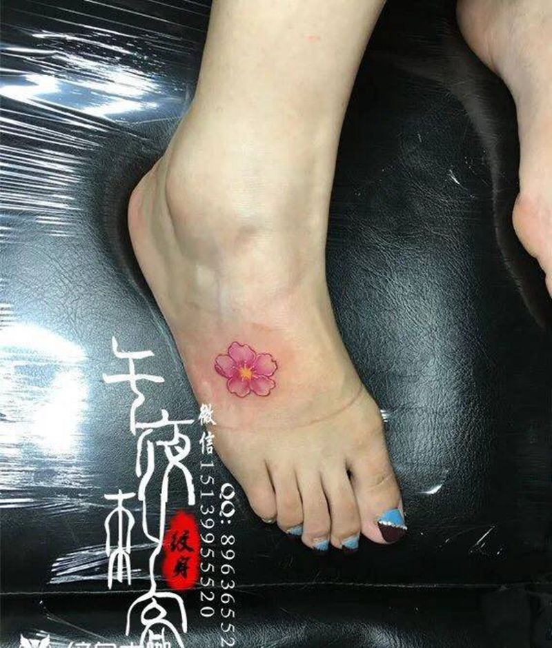 小梅花纹身图片