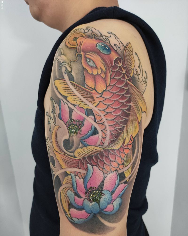 鲤鱼纹身图片_手臂新传统鲤鱼纹身图案