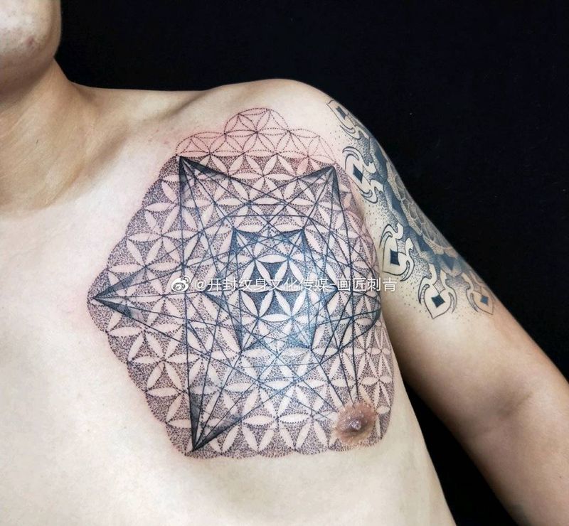 点刺半胛2/3部分纹身图片_胸部点刺点刺六芒星半胛纹身图案