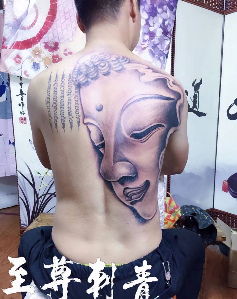 佛纹身图片_背部纹身图案