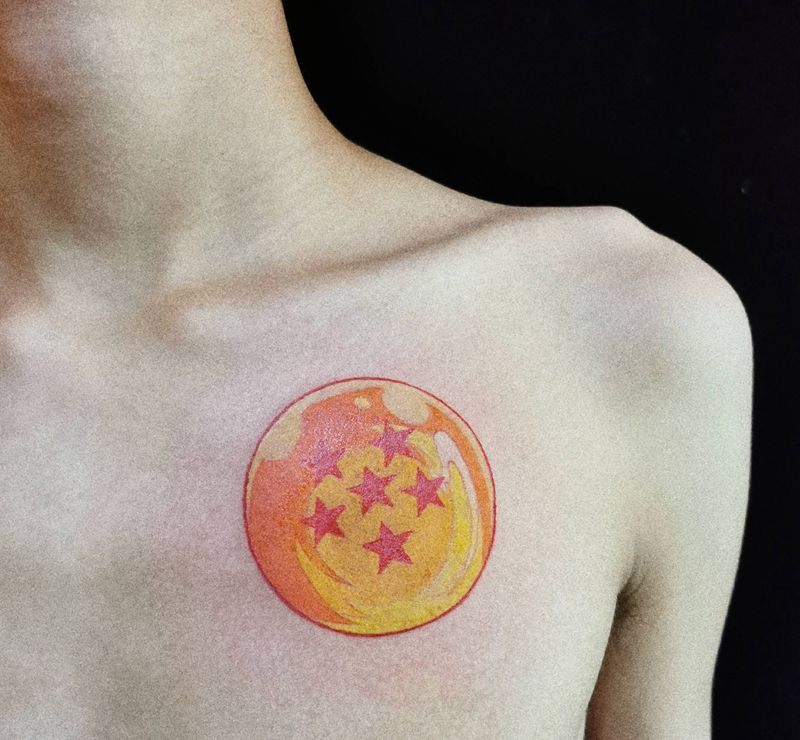 龙珠纹身图片_肩部胸部图腾水彩龙珠纹身图案