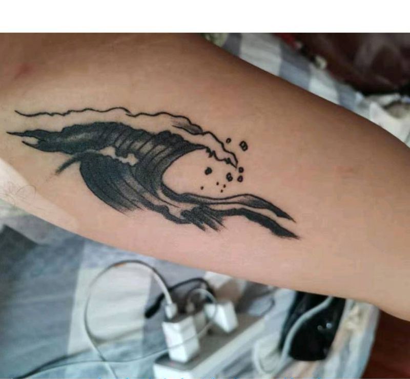 浪纹身图片_手臂纹身图案