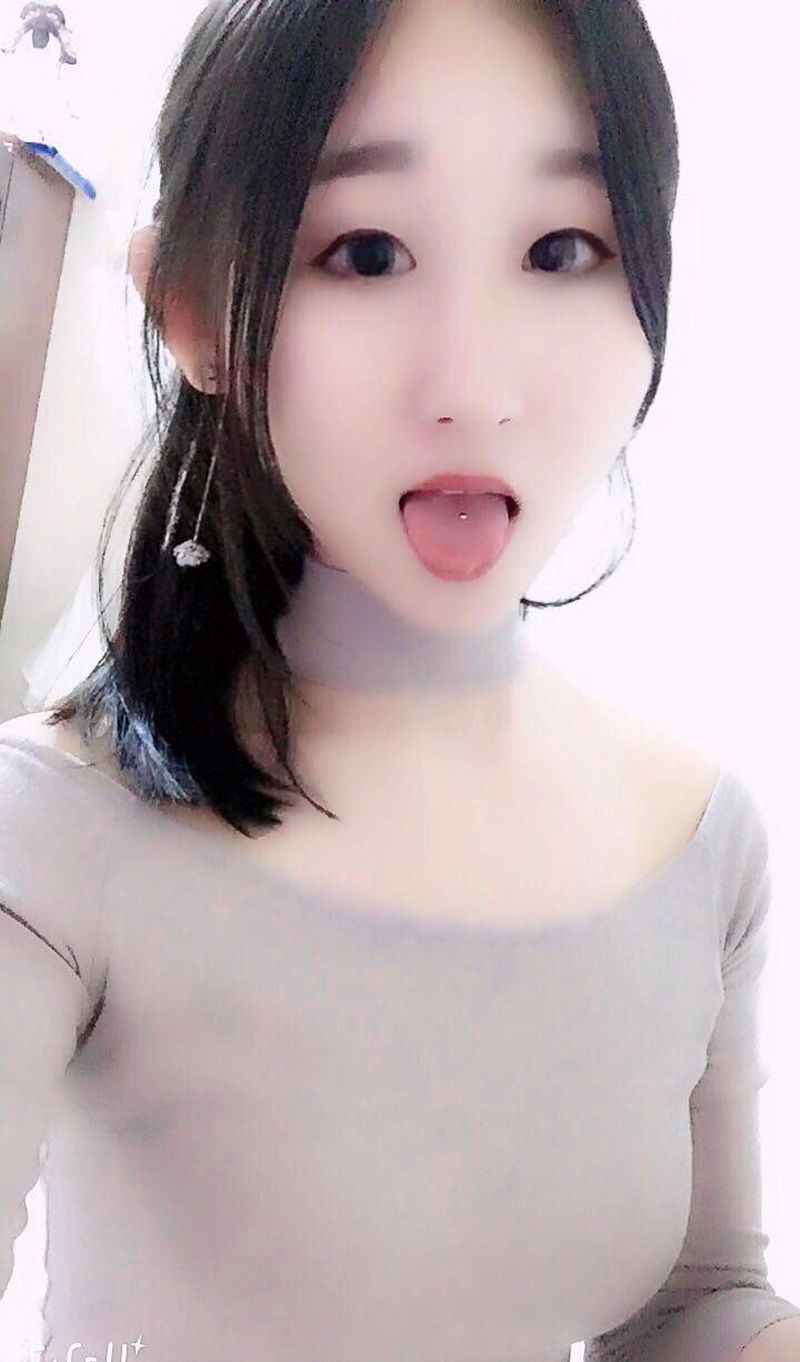 穿孔 舌钉纹身图片