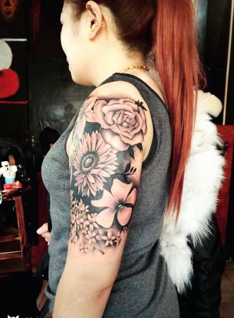 包臂花纹身图片