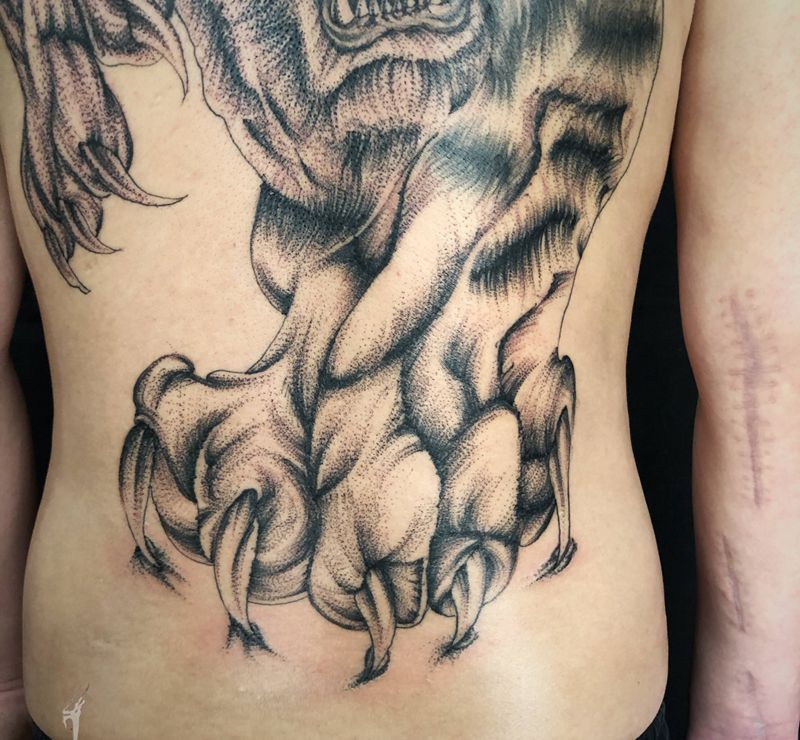 大猫～纹身图片_背部几何纹身图案